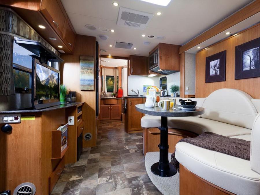 Интерьер Triple E Regency GT24 2011 года  (фото 3 из 6)